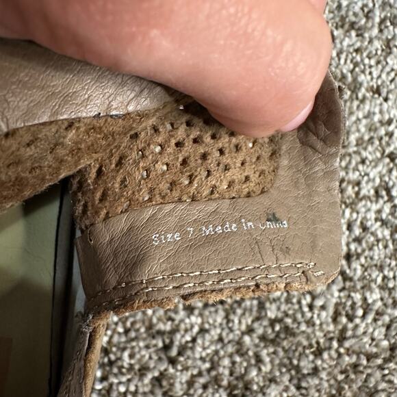 DOLCE VITA Women's Sonya Perforated Split Shaft Bootie Size 7 In Brown - Picture 5 of 8